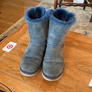 Blue ribbon Ugg’s